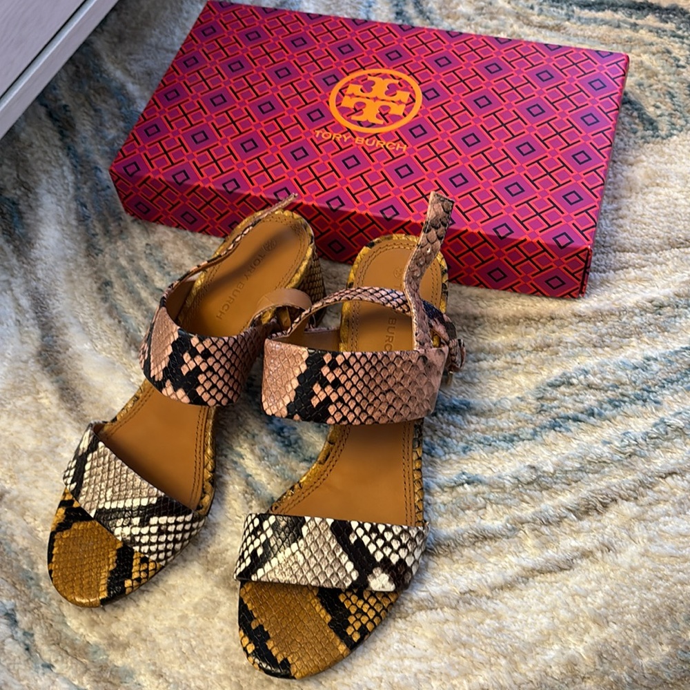 Tory Burch Leather Croc chunky Sandals
